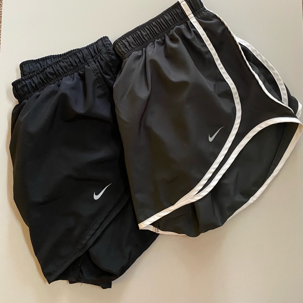 🌸NWOT Two pair of Nike tempo women’s shorts large